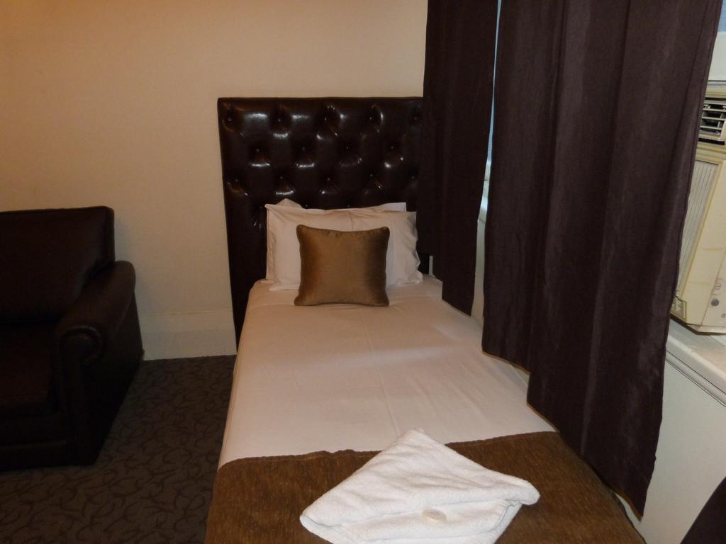 Ambassadors Hotel Adelaide Exteriör bild